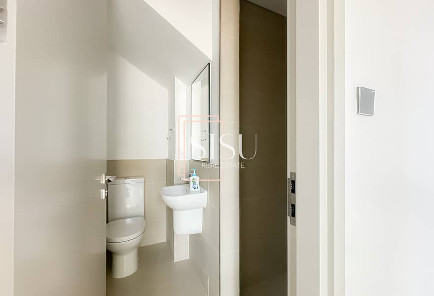 Single Row | End Unit | Close to Amenities - Image 23