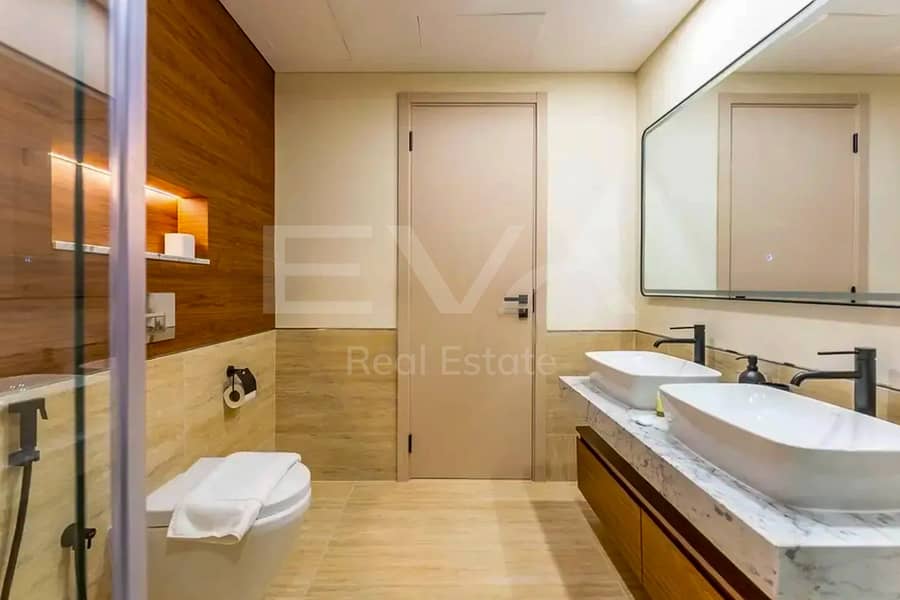 Fully Upgraded | Burj and Sea View | Corner Unit - Image 15