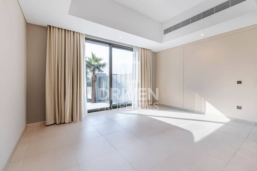 Private Garden | Spacious Single Row | Wide Layout - Image 19