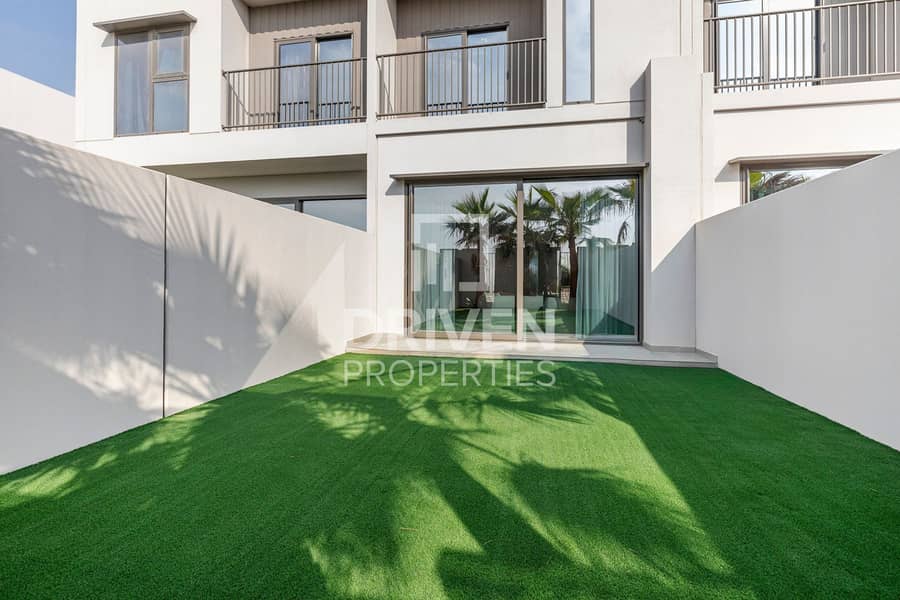 Private Garden | Spacious Single Row | Wide Layout - Image 2
