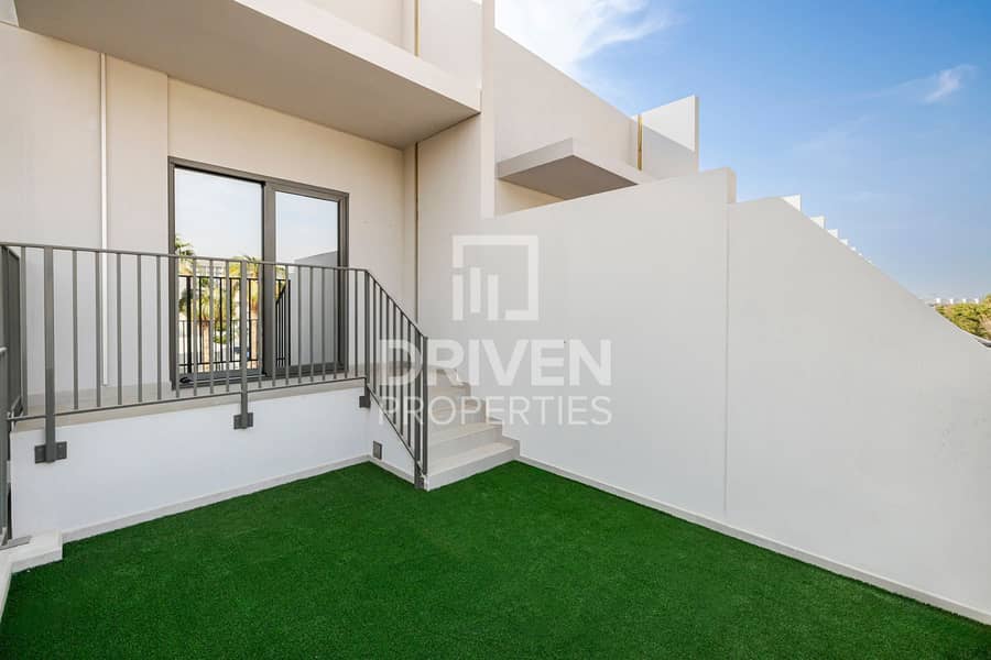 Private Garden | Spacious Single Row | Wide Layout - Image 13
