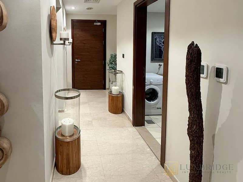 Unfurnished | 2 Garage Parking | Spacious - Image 10