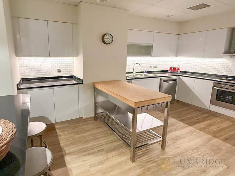 Unfurnished | 2 Garage Parking | Spacious - Image 15