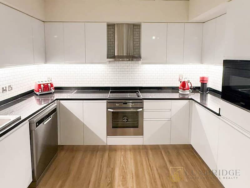 Unfurnished | 2 Garage Parking | Spacious - Image 17