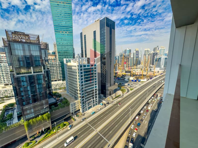 Luxurious 1 Bedroom Apartment in Business Bay