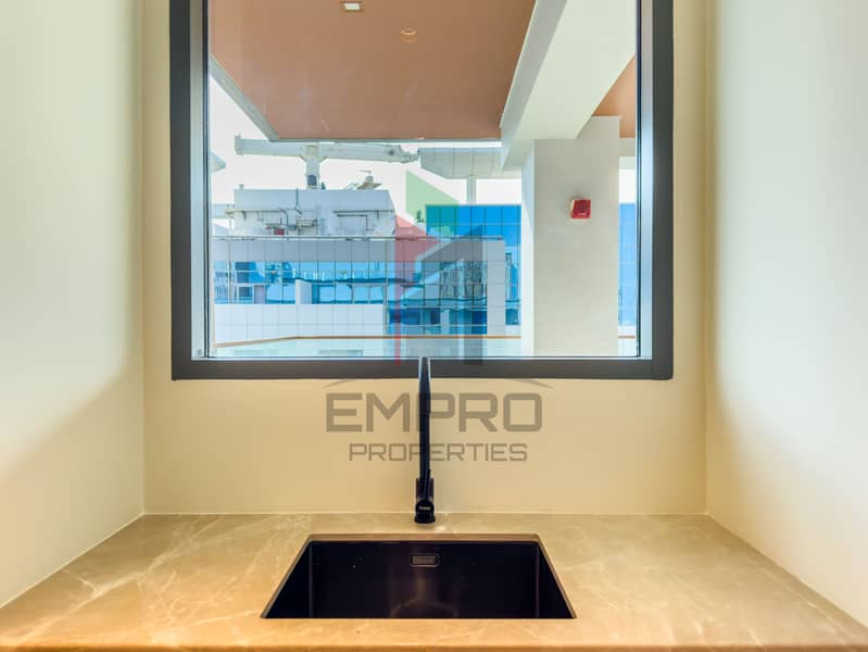 Luxurious 1 Bedroom Apartment in Business Bay - Image 32