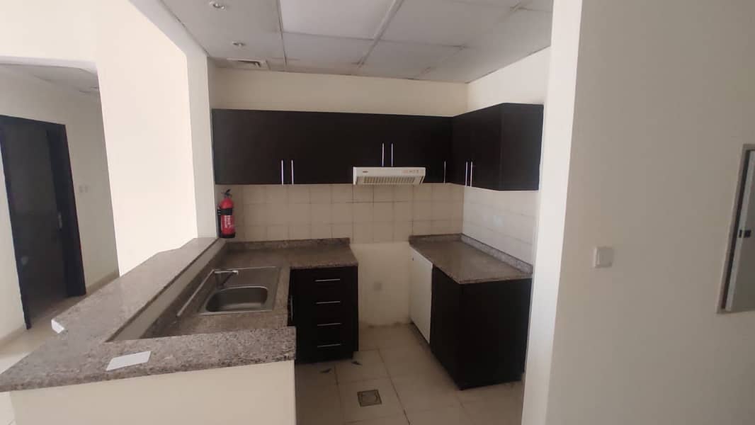 VACANT | SPACIOUS 1BR | READY TO MOVE IN - Image 7