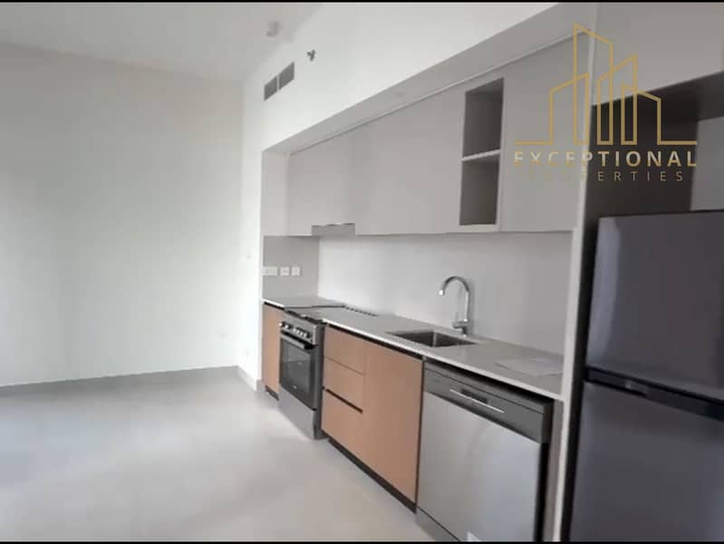 Burj Sea View || Motivated Seller || Mid Floor - Image 6