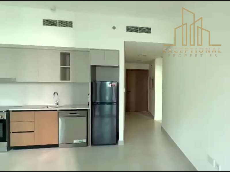 Burj Sea View || Motivated Seller || Mid Floor - Image 7