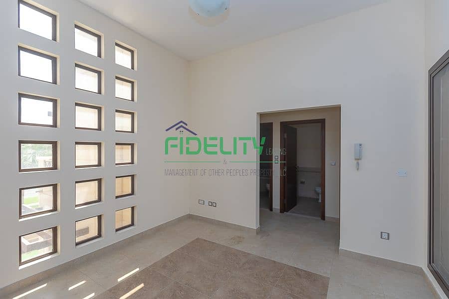 No Commission| Single Row 4BR| Corner Unit | Ready to move in - Image 11