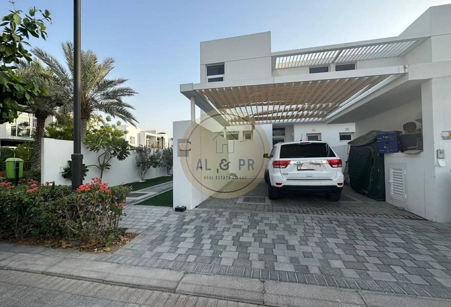 3 BEDS TOWNHOUSE | SPACIOUS LAYOUT |SINGLE ROW