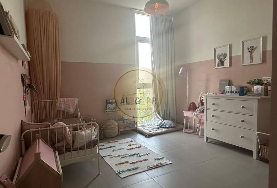 3 BEDS TOWNHOUSE | SPACIOUS LAYOUT |SINGLE ROW - Image 8