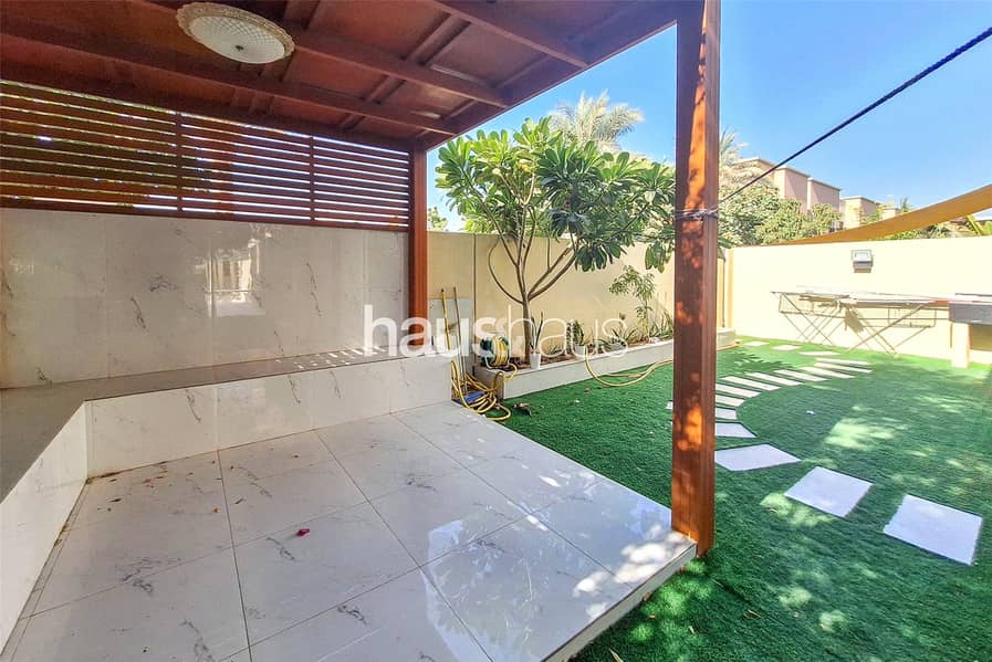 Corner Plot | Single Row | Close to Pool