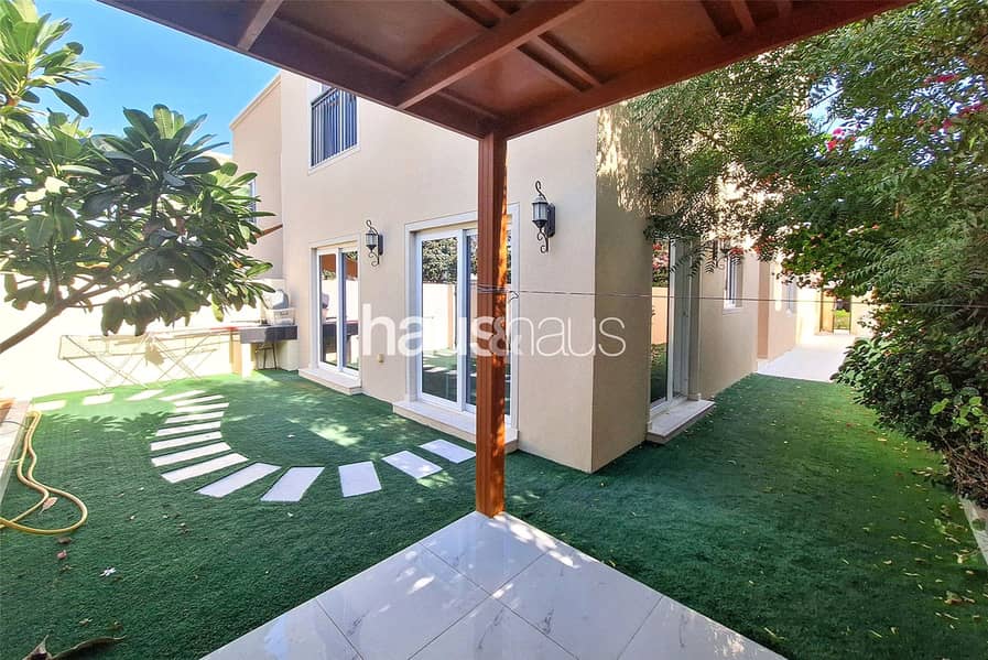 Corner Plot | Single Row | Close to Pool