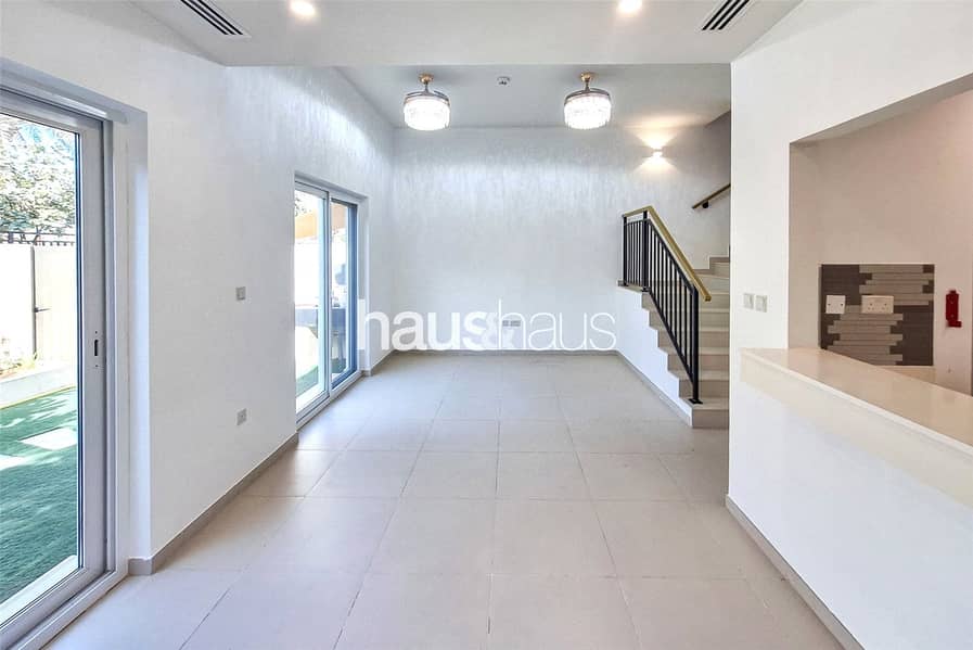 Corner Plot | Single Row | Close to Pool