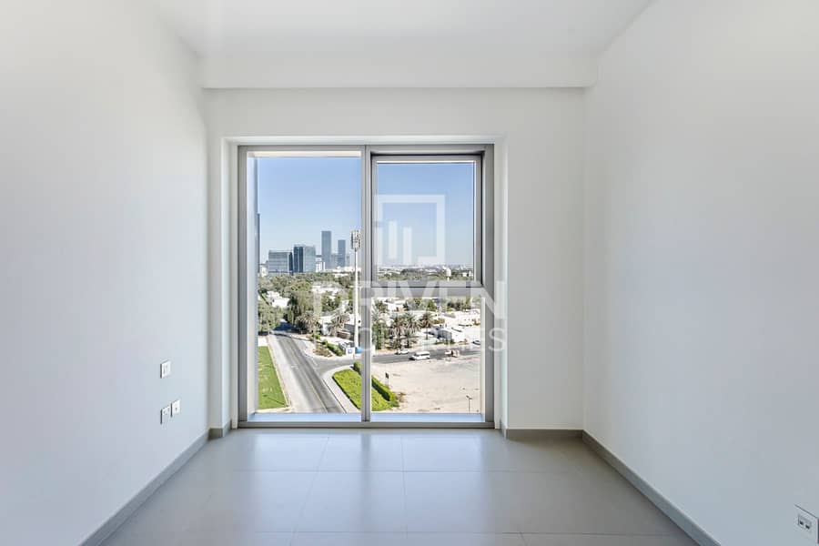 Ready to Move in | Prime Location | Low Floor - Image 7