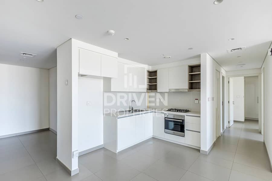 Ready to Move in | Prime Location | Low Floor - Image 8