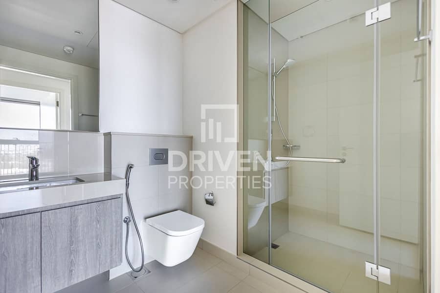 Ready to Move in | Prime Location | Low Floor - Image 10