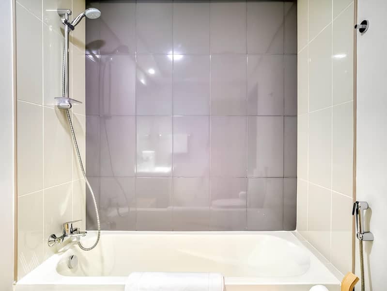 Pool View | Fully Furnished | 4 Cheques - Image 9