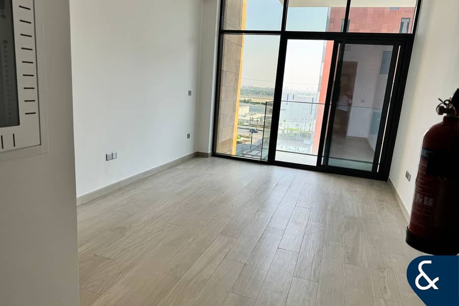 Studio APT | Pool View | Built-In Storage