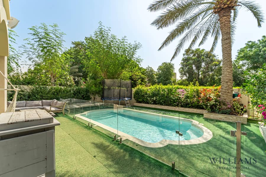 THREE BEDROOMS | UPGRADED | PRIVATE POOL - Image 14