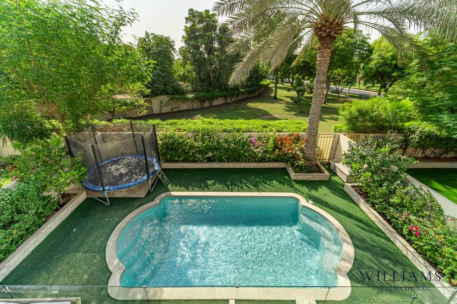 THREE BEDROOMS | UPGRADED | PRIVATE POOL