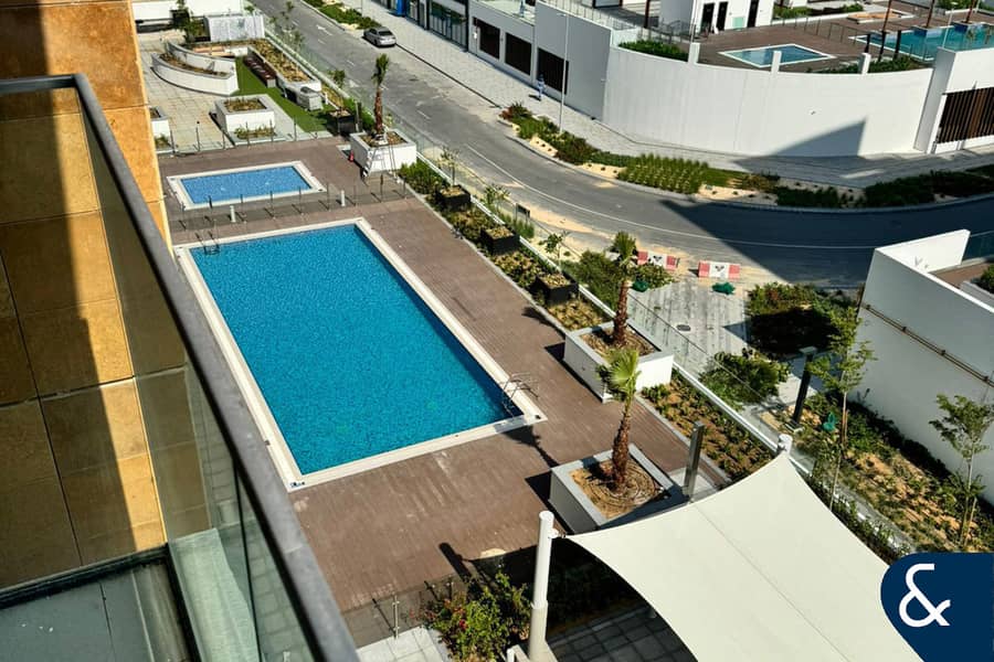 Studio APT | Pool View | Built-In Storage