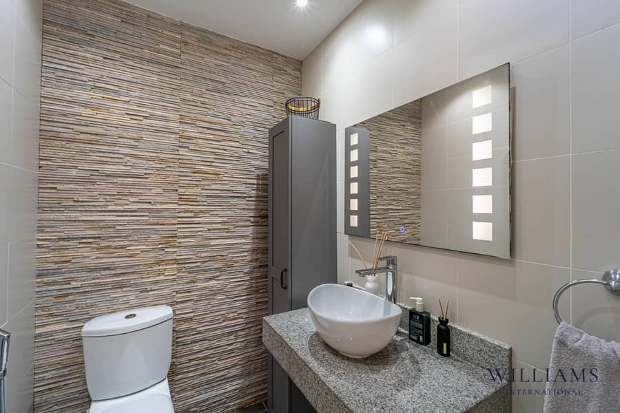 THREE BEDROOMS | UPGRADED | PRIVATE POOL - Image 7