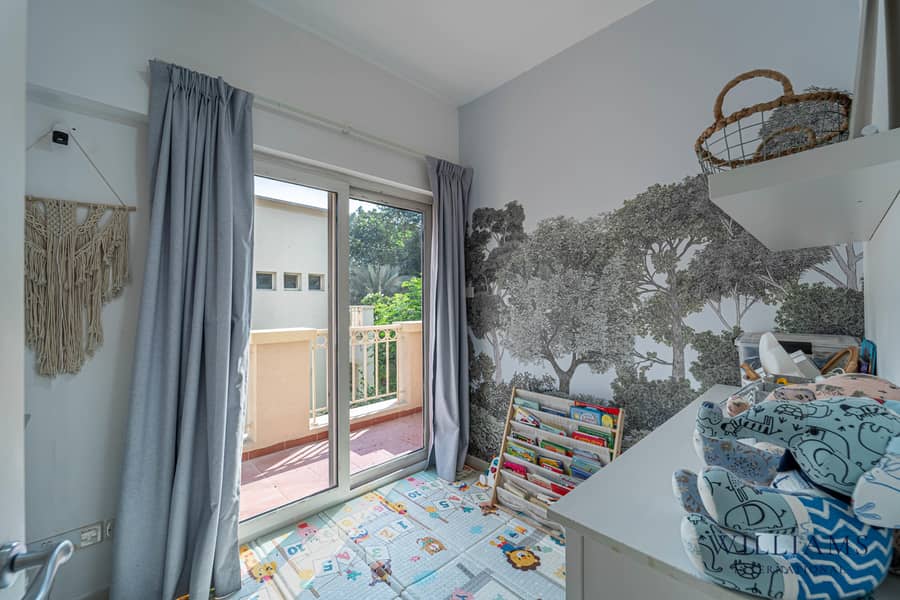 THREE BEDROOMS | UPGRADED | PRIVATE POOL - Image 8