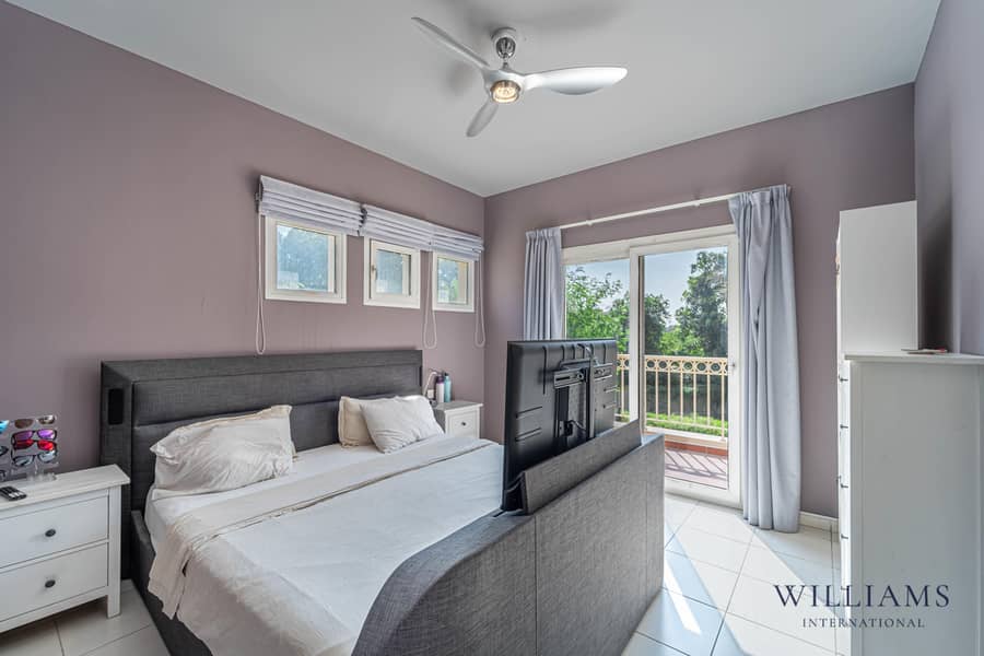 THREE BEDROOMS | UPGRADED | PRIVATE POOL - Image 9