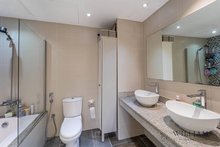 THREE BEDROOMS | UPGRADED | PRIVATE POOL - Image 10