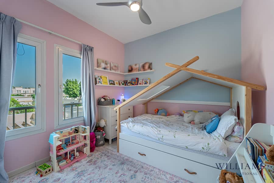 THREE BEDROOMS | UPGRADED | PRIVATE POOL - Image 12