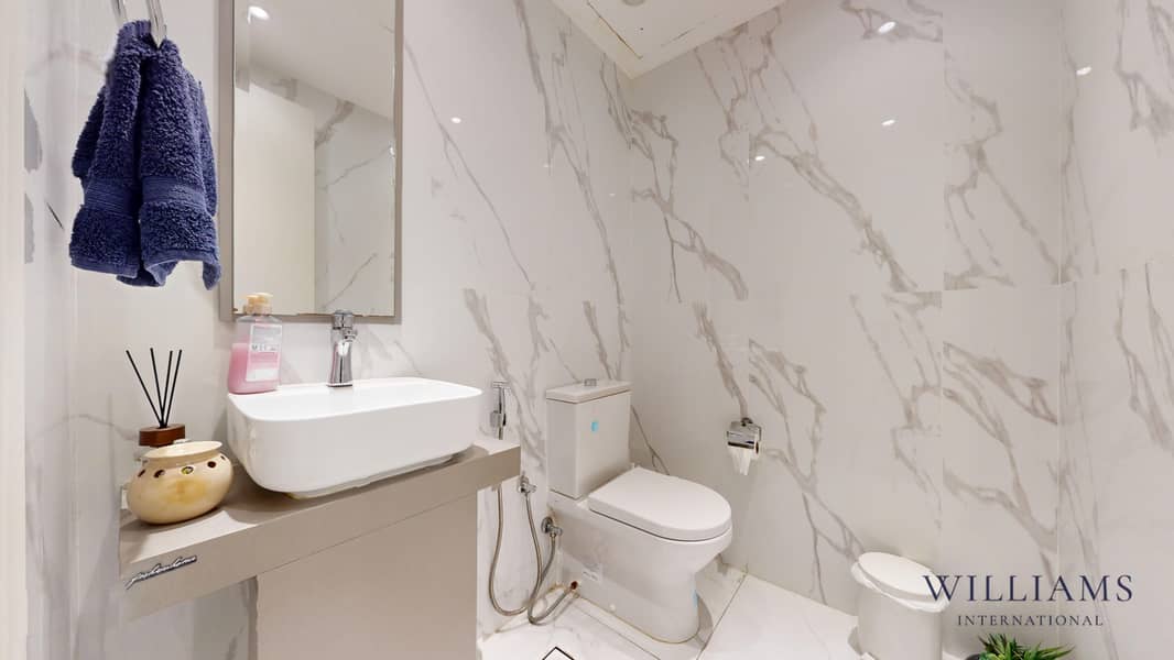 UPGRADED AND FULLY EXTENDED | LAKE VIEW - Image 10