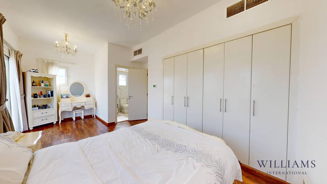 UPGRADED AND FULLY EXTENDED | LAKE VIEW - Image 13