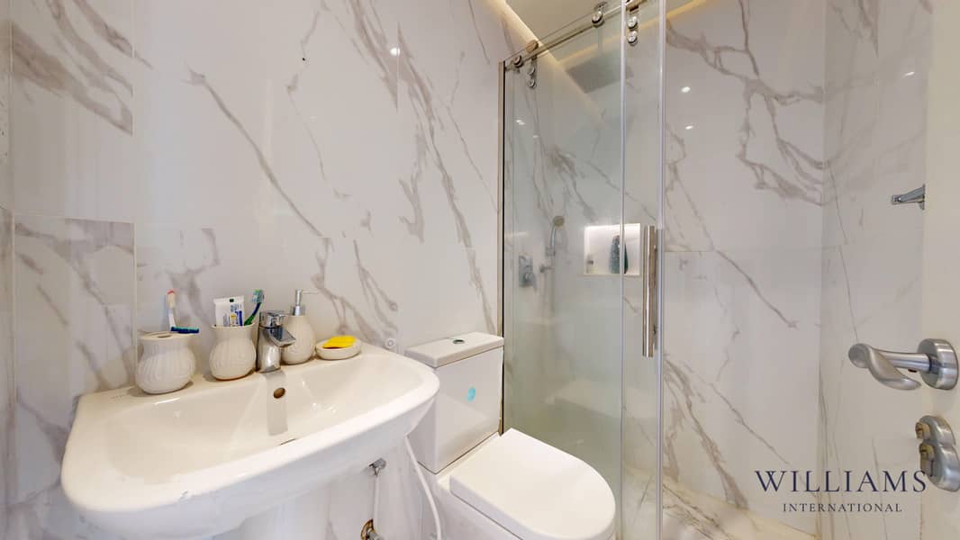 UPGRADED AND FULLY EXTENDED | LAKE VIEW - Image 17