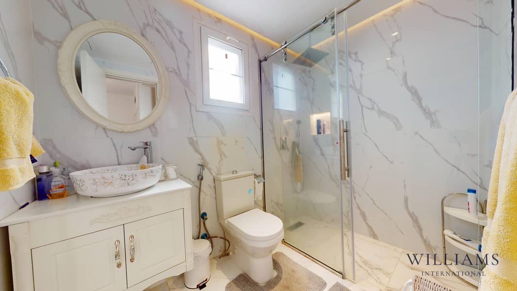 UPGRADED AND FULLY EXTENDED | LAKE VIEW - Image 18