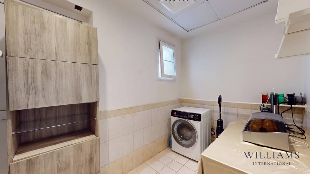 UPGRADED | CONVERTED TO 4 BEDS | LAKE VIEW - Image 12