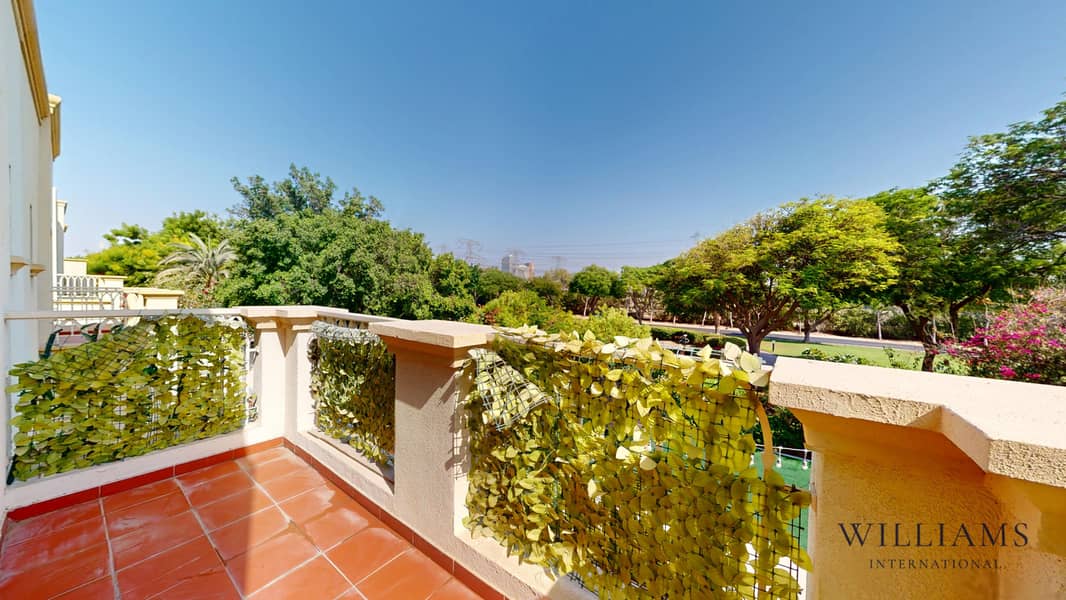 UPGRADED | CONVERTED TO 4 BEDS | LAKE VIEW - Image 16