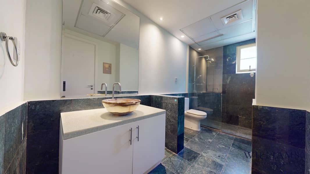 UPGRADED | CONVERTED TO 4 BEDS | LAKE VIEW - Image 20