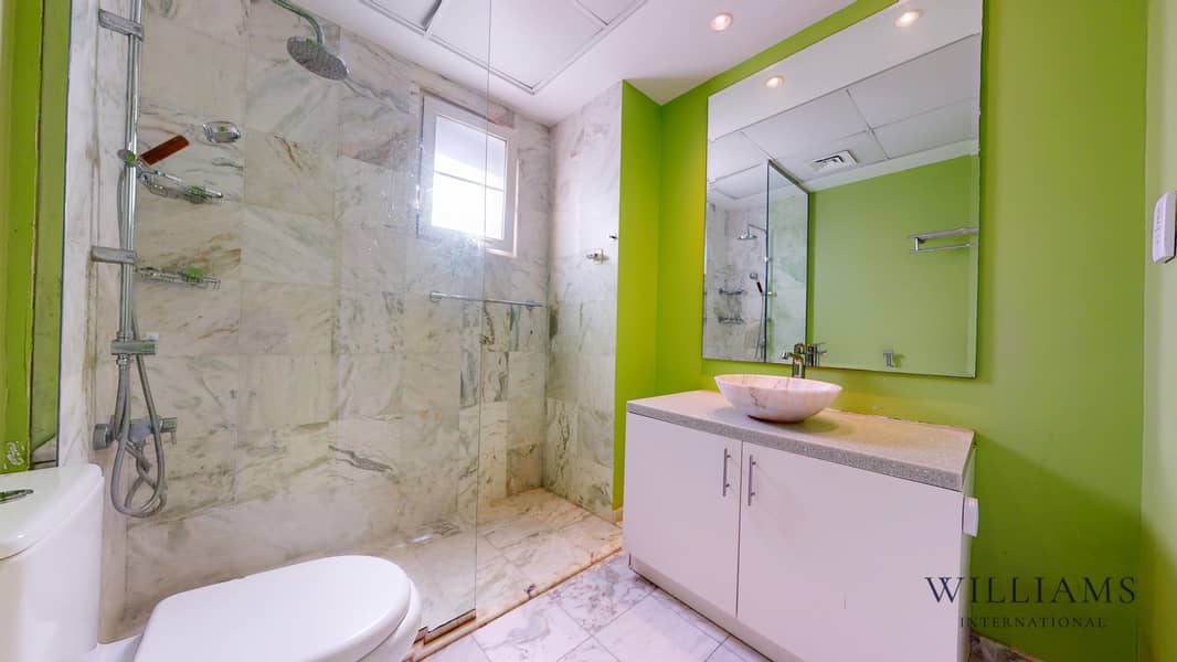 UPGRADED | CONVERTED TO 4 BEDS | LAKE VIEW - Image 21