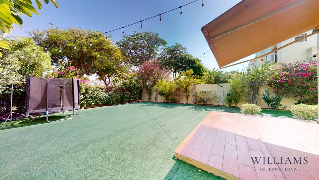 UPGRADED | CONVERTED TO 4 BEDS | LAKE VIEW - Image 22