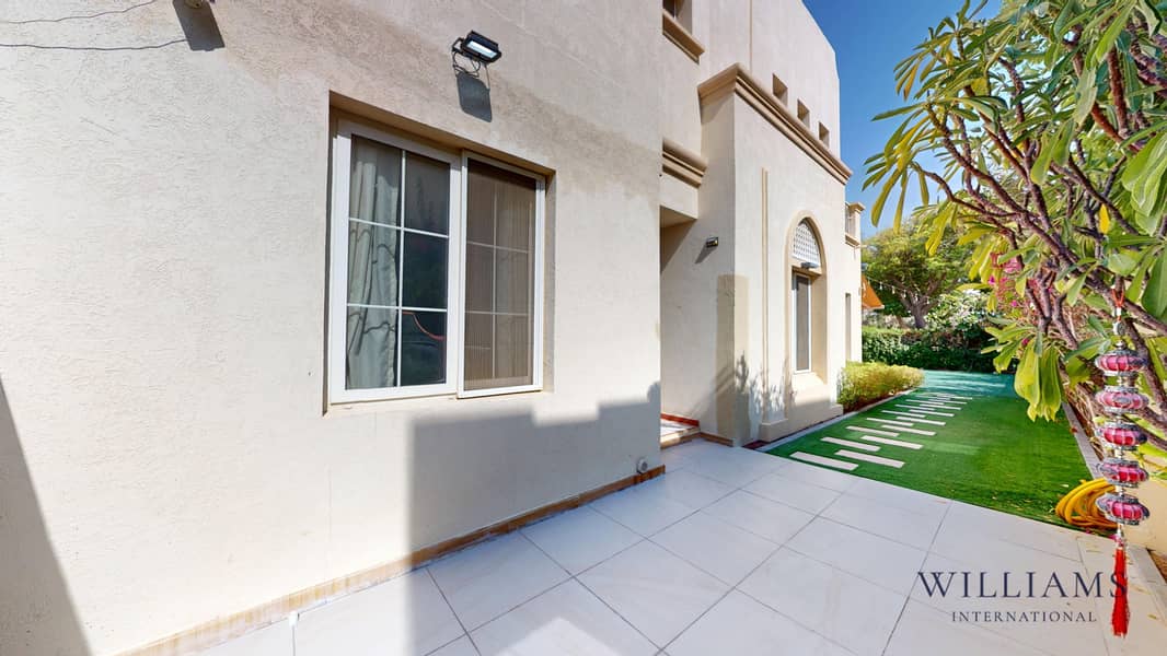 UPGRADED | CONVERTED TO 4 BEDS | LAKE VIEW - Image 23