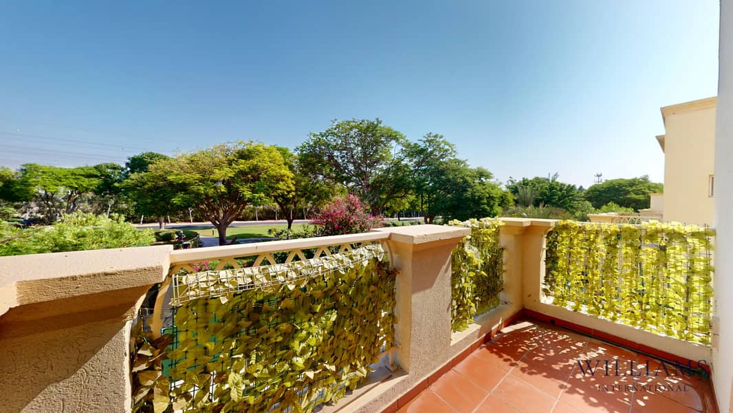 UPGRADED | CONVERTED TO 4 BEDS | LAKE VIEW - Image 24