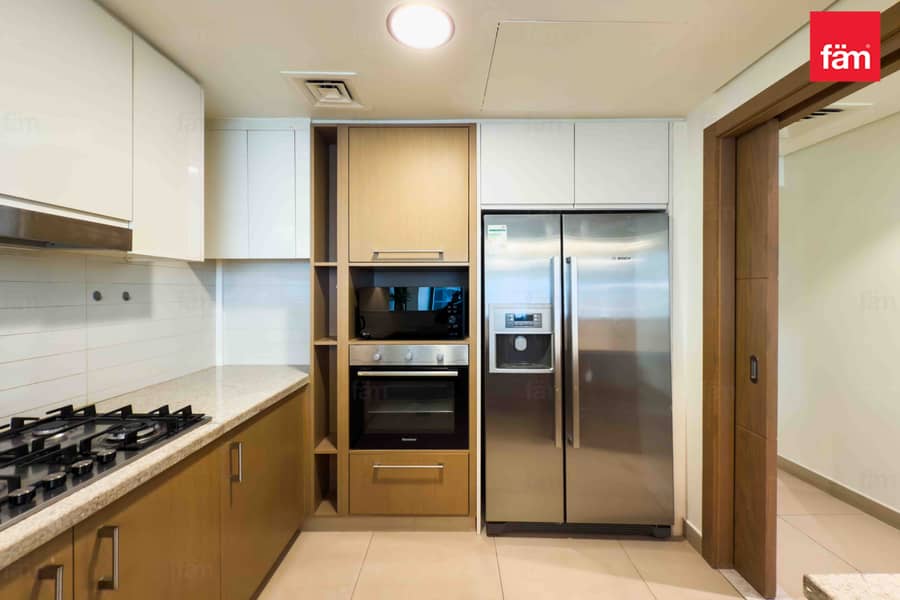 Vacant I Fully Furnished I Burj Khalifa Views - Image 6