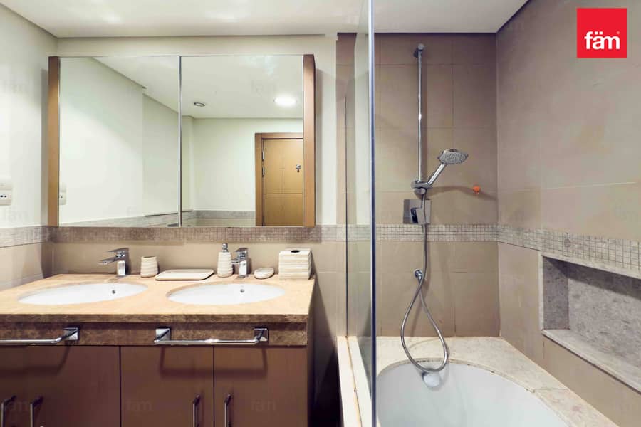 Vacant I Fully Furnished I Burj Khalifa Views - Image 17