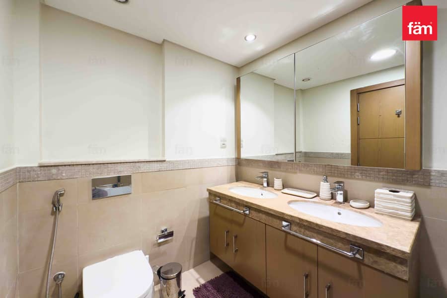 Vacant I Fully Furnished I Burj Khalifa Views - Image 20