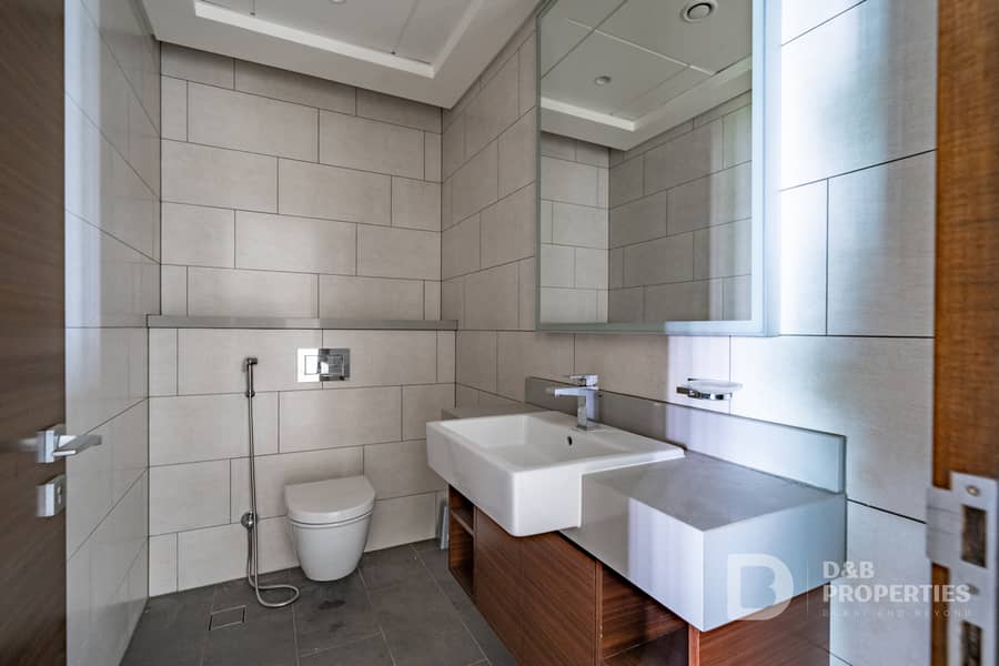 Spacious Layout | Huge Terrace | Park View - Image 30