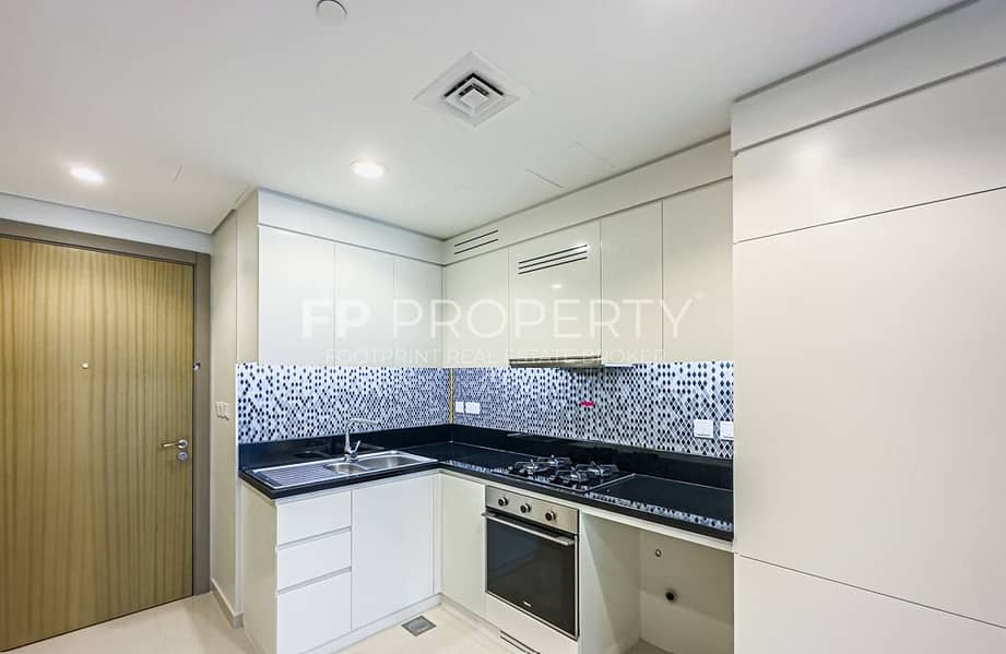 Great Layout | Prime Location| Balcony - Image 6