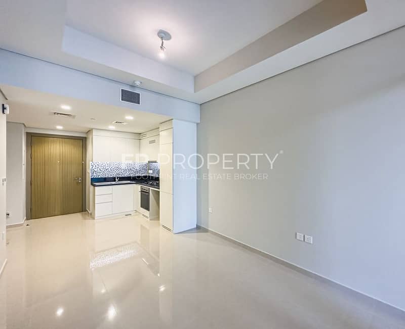 Great Layout | Prime Location| Balcony - Image 7