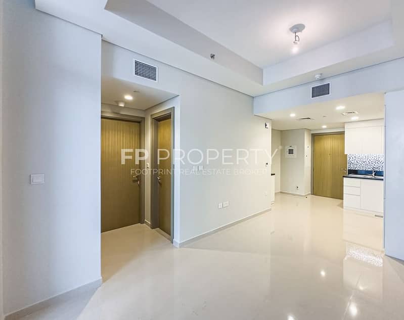 Great Layout | Prime Location| Balcony - Image 8